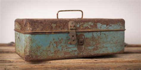 how to get rust off a old metal box|how to repair rusted toolbox.